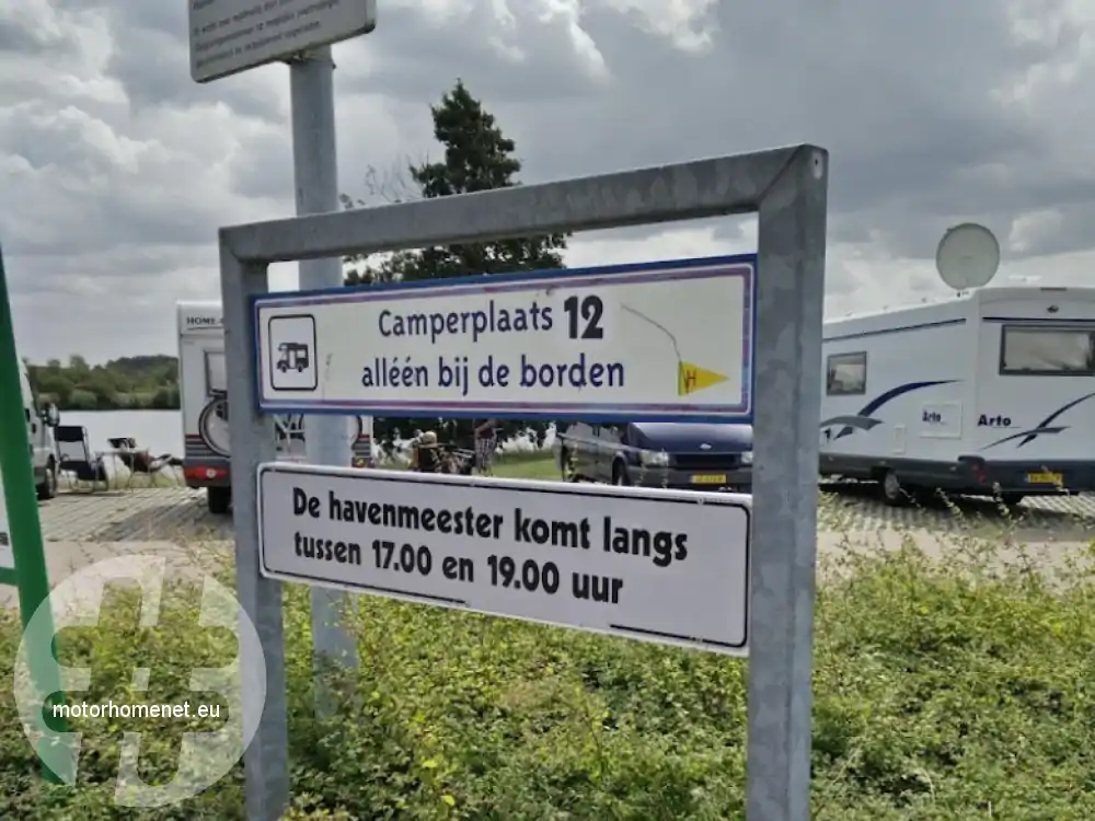 Neer camper parking jachthaven Limburg Nederland