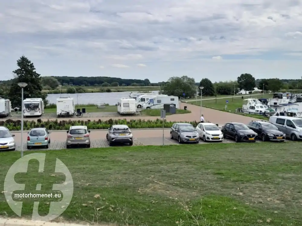 Neer camper parking jachthaven Limburg Nederland