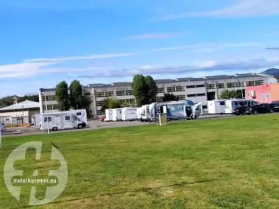 camper parking groene zone Navia