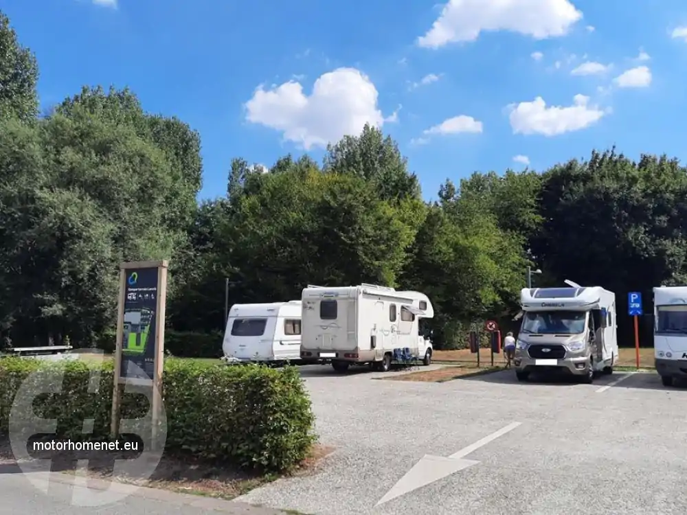 Lennik camperplaats sporthal Jo Baetens Vlaams Brabant Belgie