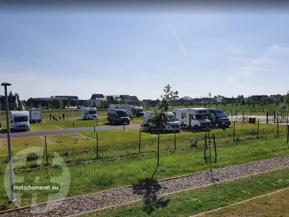 Veurne camperplaats Will Tura Sportpark West Vlaanderen Belgie