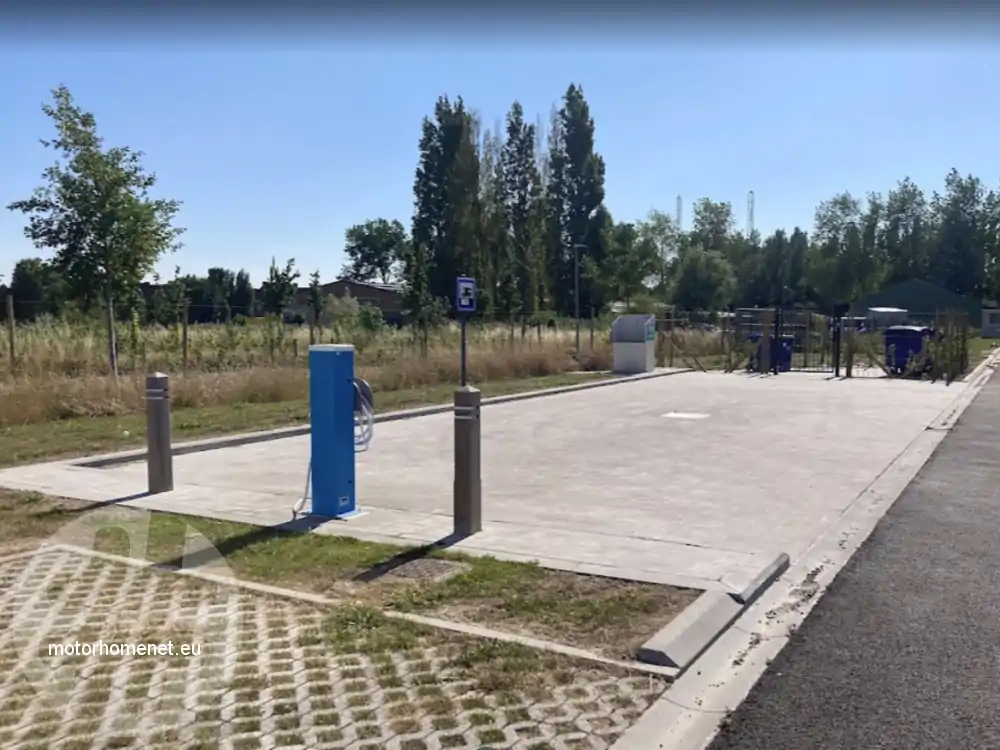 Veurne camperplaats Will Tura Sportpark West Vlaanderen Belgie