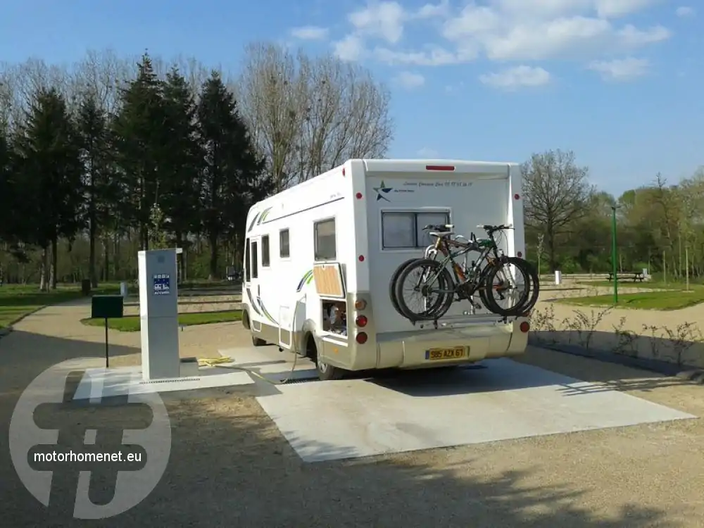 Thiel sur Acolin camperparking Auvergne Rhone Alpes Frankrijk