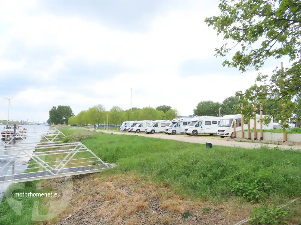 Sas Van Gent camperplaats Het Eiland Zeeland Nederland